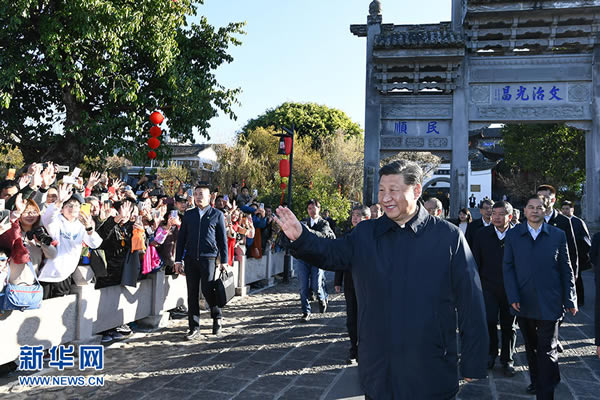 習近平春節(jié)前夕赴云南看望慰問各族干部群眾  向全國各族人民致以美好的新春祝福  祝各族人民生活越來越好祝祖國欣欣向榮